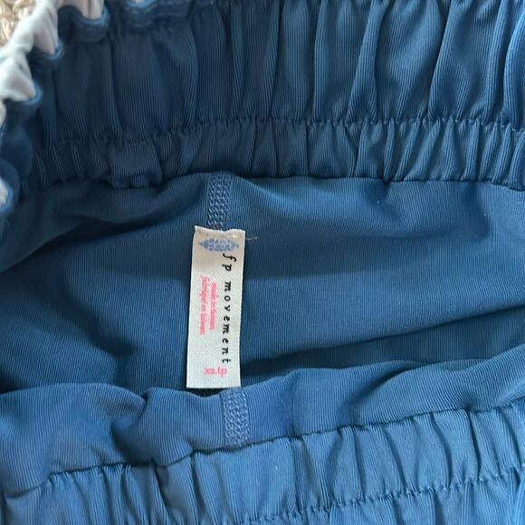 FP Movement athletic shorts. Size XS - Picture 2 of 4